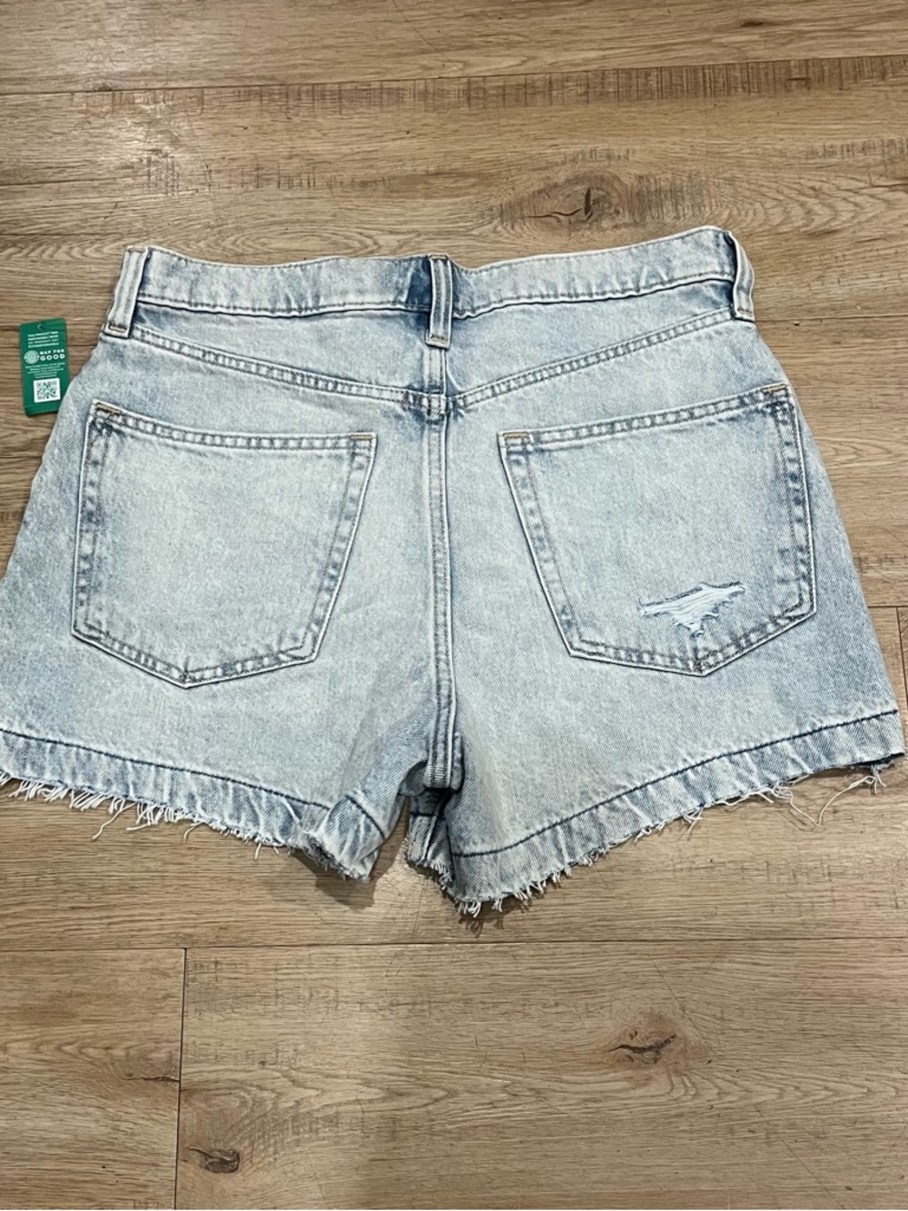 GAP 4" High Rise Stride Short - Picture 4 of 7